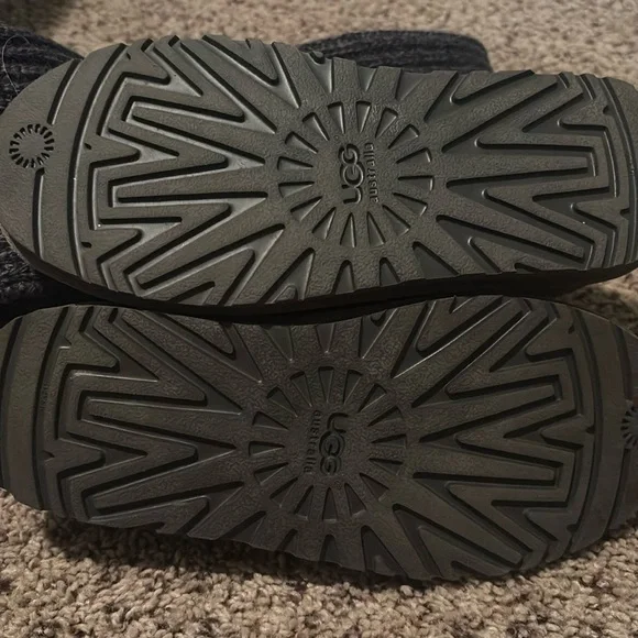 UGG- Classic Cardy Boot size 6 - Picture 5 of 7